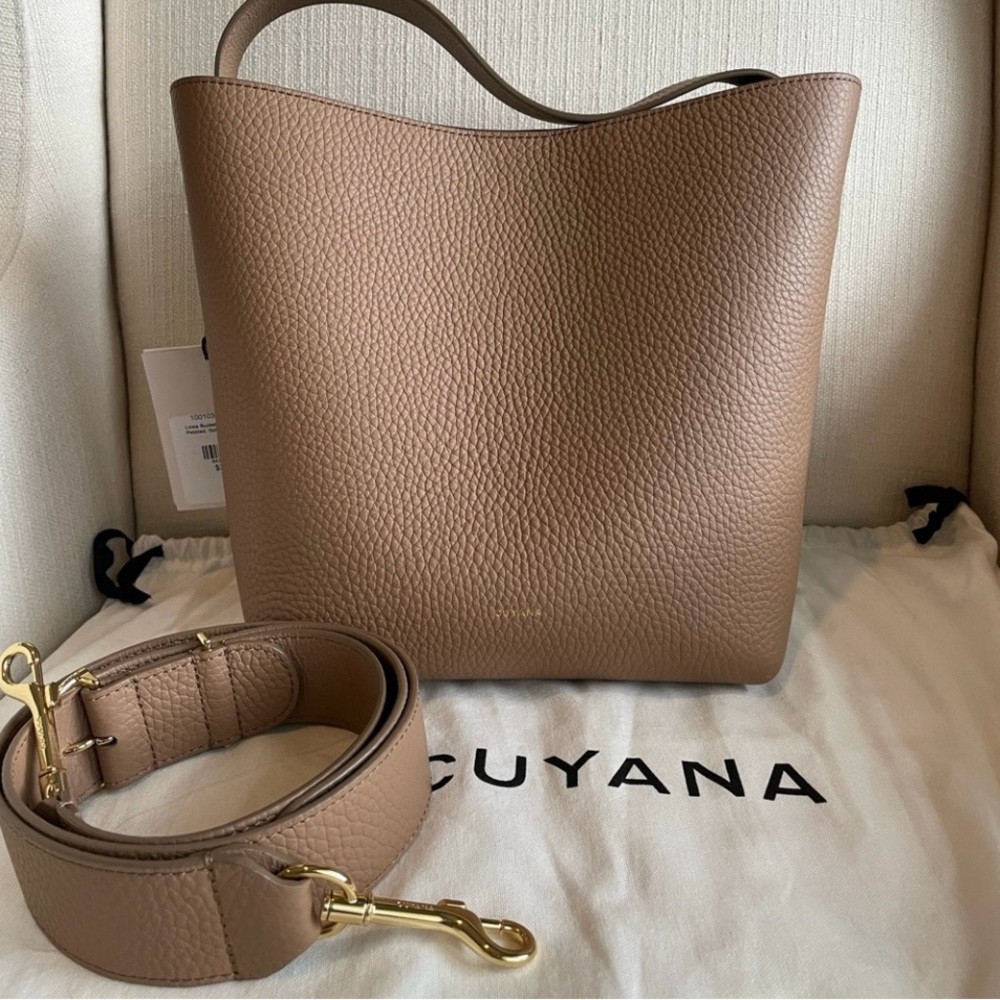 NWOT Cuyana Linea Bucket Bag in Cappucino